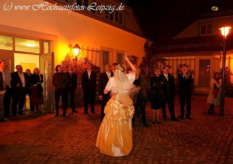 Foto Hochzeit: Brautstrauss werfen