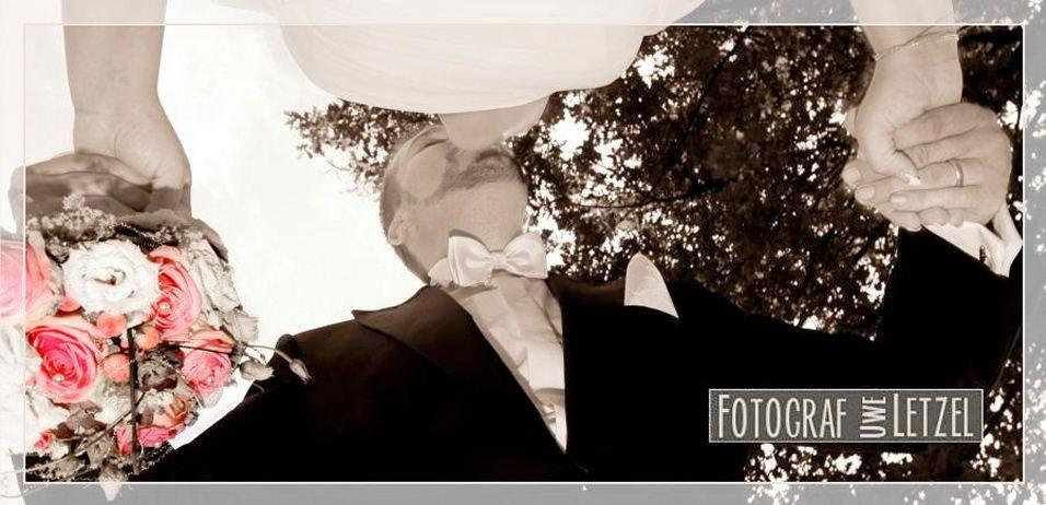 Hochzeit Naunhof - Hochzeitsfotografie mit Brautpaar und Hochzeitsgsten im Standesamt Naunhof