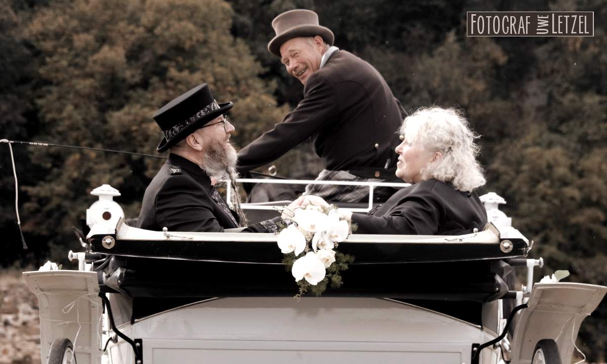 Hochzeitsauto mieten in Grimma - Hochzeitsfahrt zum Kloster Nimbschen und zur Hochzeitsfeier in der Schiffsmhle Hfgen